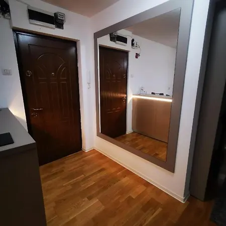 Luxury Apartment. 10 Minutes Taxi Ride To Center *