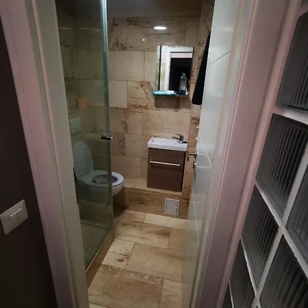 Appartement Luxury Apartment. 10 Minutes Taxi Ride To Center *