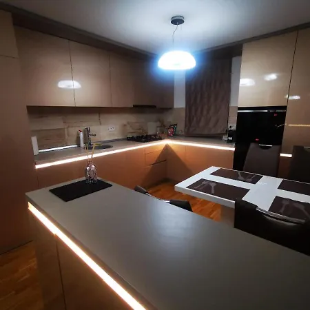 Appartement Luxury Apartment. 10 Minutes Taxi Ride To Center *