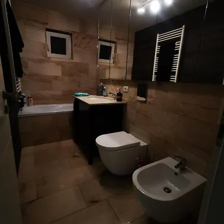 Appartement Luxury Apartment. 10 Minutes Taxi Ride To Center *
