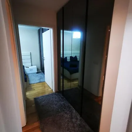 Appartement Luxury Apartment. 10 Minutes Taxi Ride To Center *