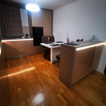 Luxury Apartment. 10 Minutes Taxi Ride To Center Timişoara